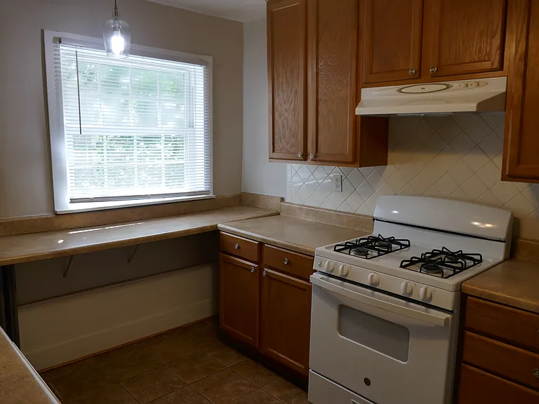 105 W Church St — Photo 3
