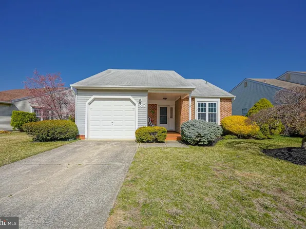 35 Falmouth Dr, Mount Laurel, NJ 08054