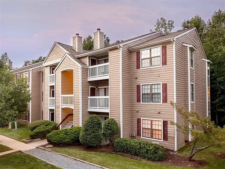 Valor Apartments — Photo 3
