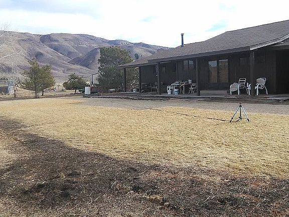 FRONT YARD LOOKING EAST