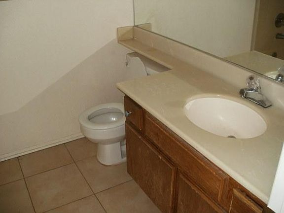 3rd image of 43443 Carol Dr