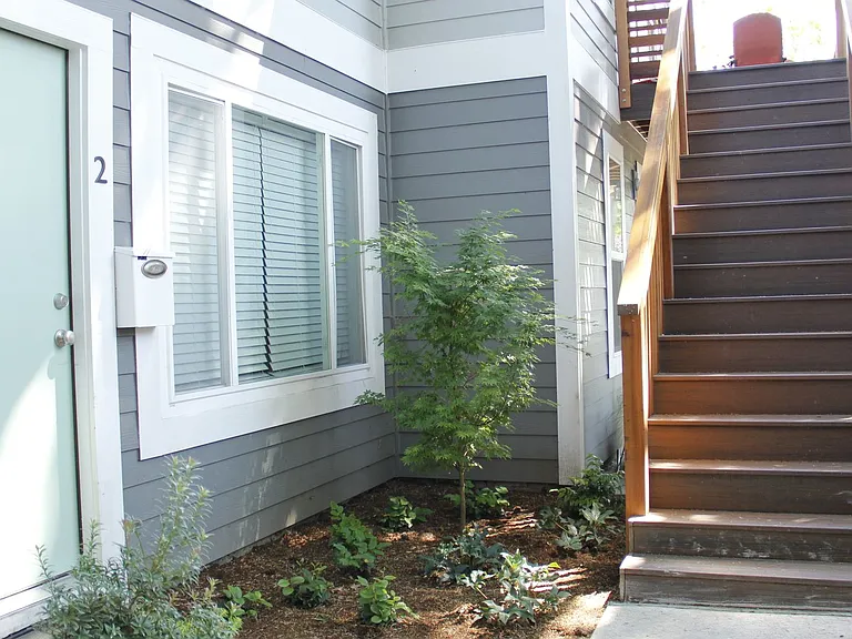 2819 NE Flanders St #3 — Photo 3