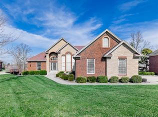 3635 Woodland Lakes Dr, Floyds Knobs, IN 47119