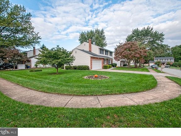 2nd image of 2325 Lighthouse Ln