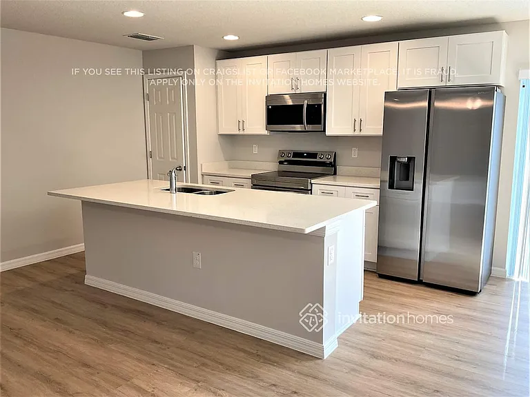 542 Fort Pierce St SW — Photo 3