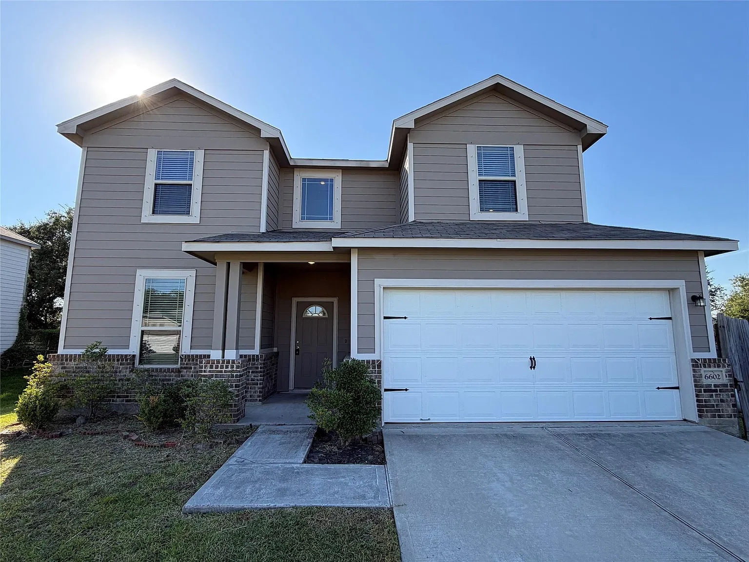 4 bed, 3.0 bath, 1866 sqft, $1,800 — Photo 1