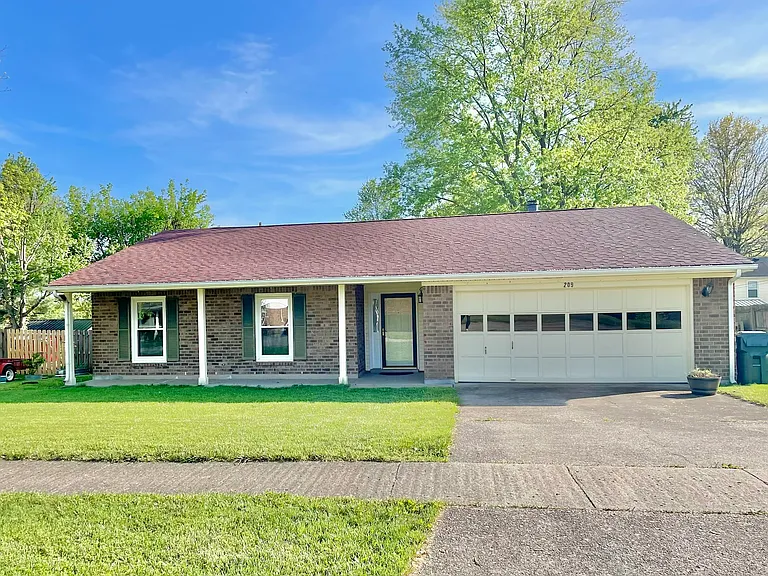 209 Hutchins Dr — Photo 1