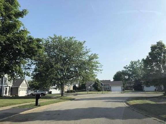 Exterior Neighborhood (street photo)