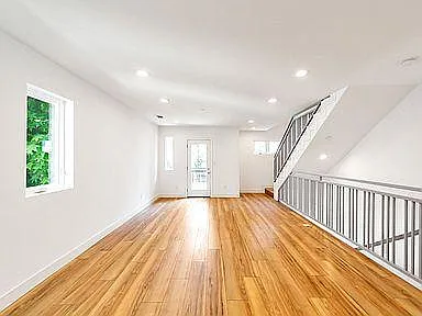 1235 1/2 W 39th Pl — Photo 12