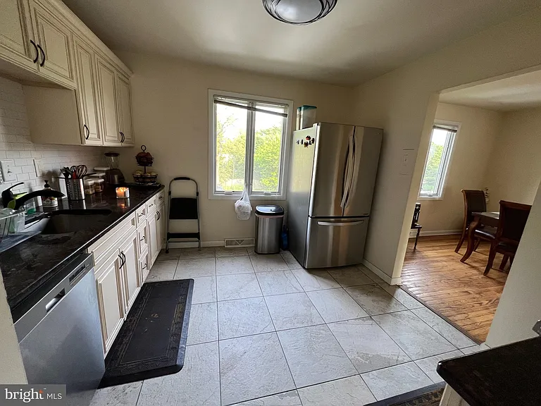 890 Belfry Dr — Photo 8