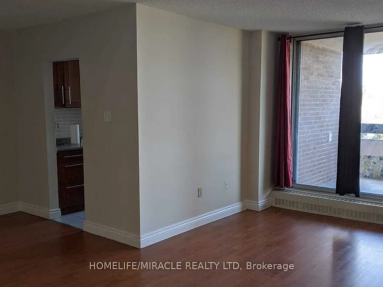 1625 Bloor St E — Photo 11