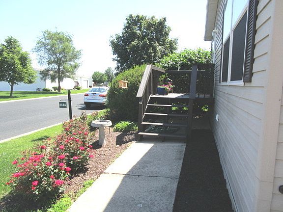 2nd image of 883 Meadowlark Cir #A