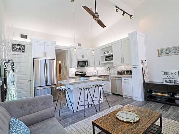 2nd image of 2310 McDuffie St #B
