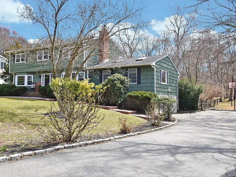 2nd image of 18 Breeze Hill Rd