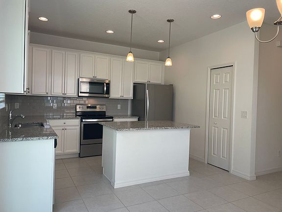 3rd image of 6886 Tussilago Way