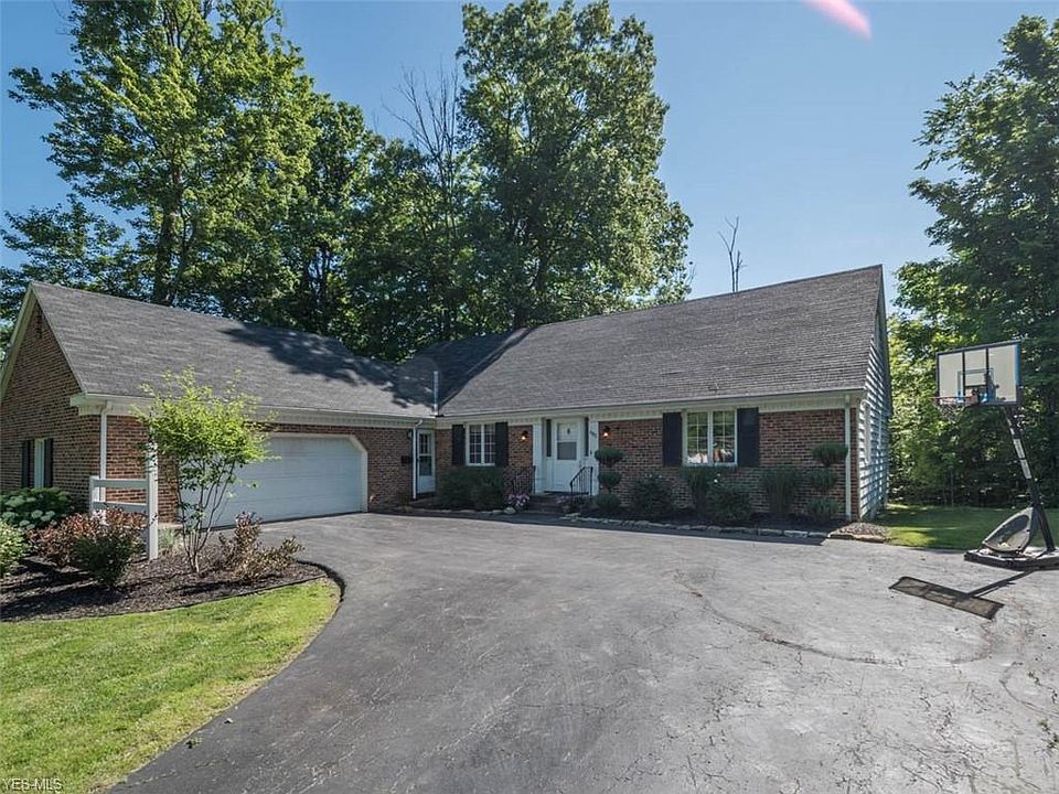 1st image of 685 Blueberry Hill Dr