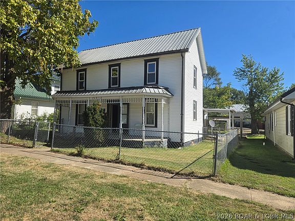 3rd image of 208 N Main St
