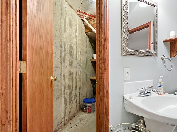 28th image of 11761 Lake Rd