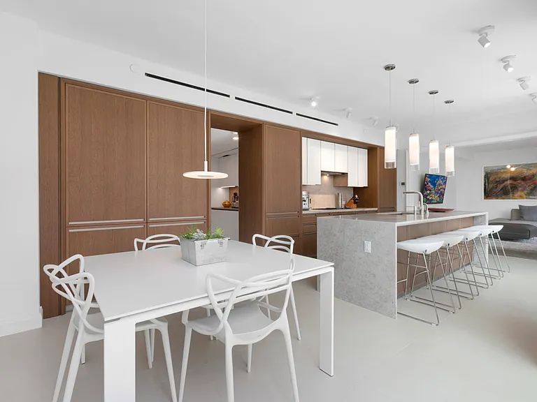117 W 21st St #PHA — Photo 3