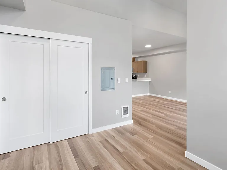 Kingsway Apartments — Photo 31