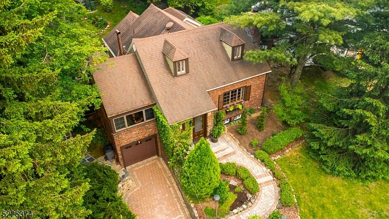 1st image of 30 Dogwood Dr