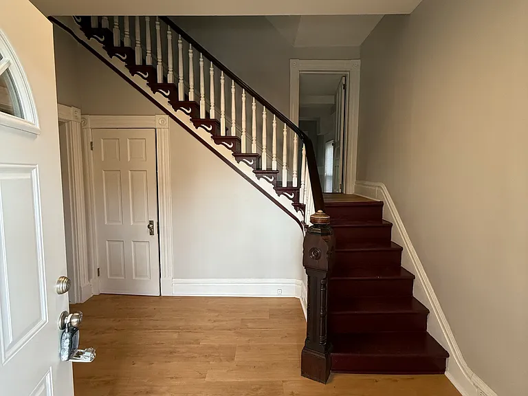 738 Chartiers Ave — Photo 6