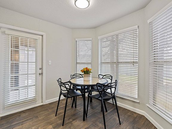 Modern Dining Room at Avonmora Apartments in Austin, TX