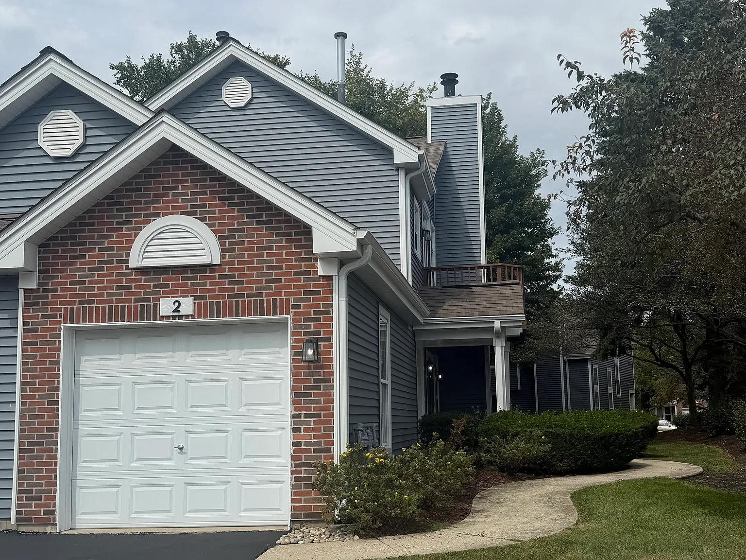 2 bed, 1100 sqft, $2,100 — Photo 1