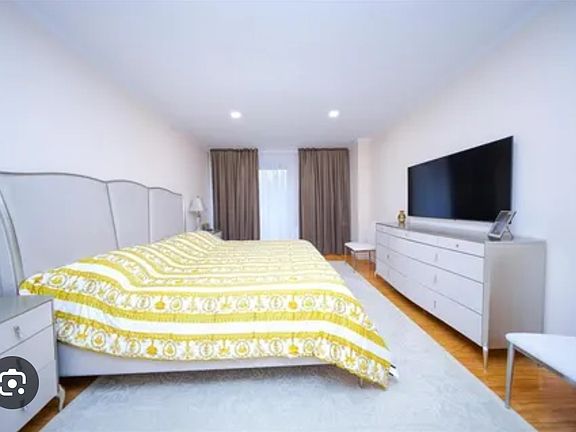 4th image of 40 Oceana Dr W APT 3G