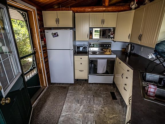 5th image of 18 Horseshoe Bay Dr