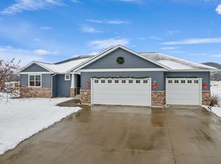 175 Sweetwater Dr, Rollingstone, MN 55969