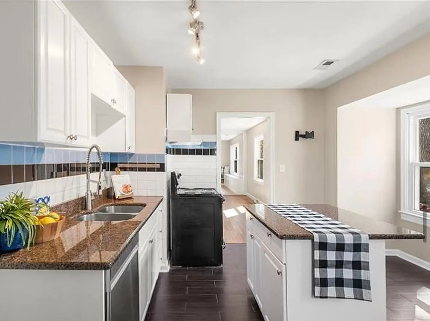 3 bedroom-2bath off Battleground Ave — Photo 2