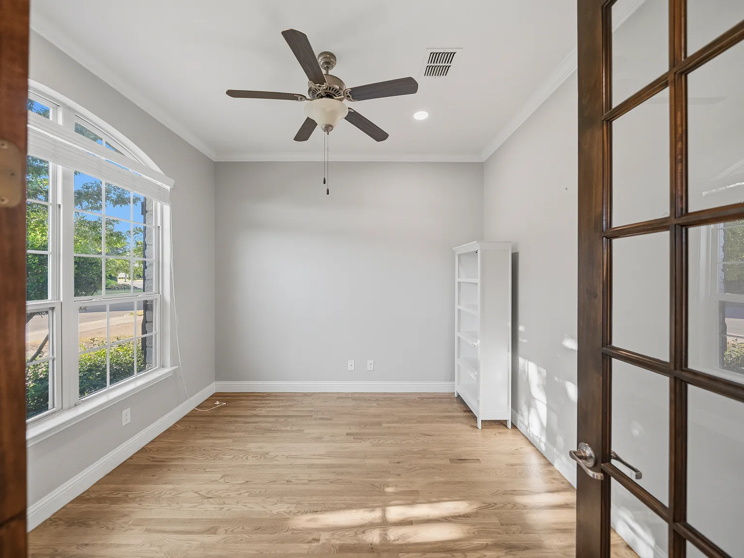 4 bed, 3.5 bath, 3288 sqft, $3,700 — Photo 2