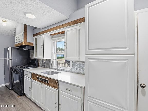 2nd image of 141 Mill St
