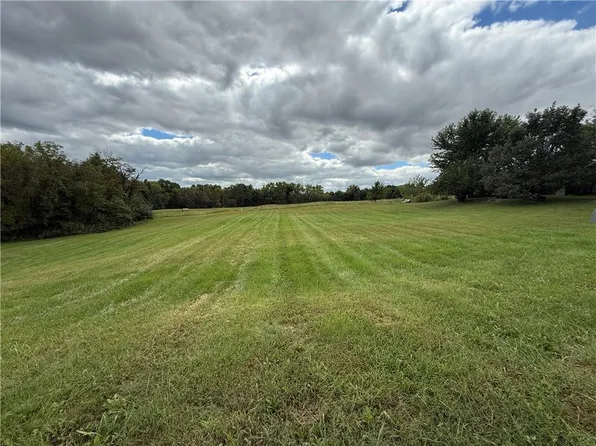 702 Oak St, Pattonsburg, MO 64670