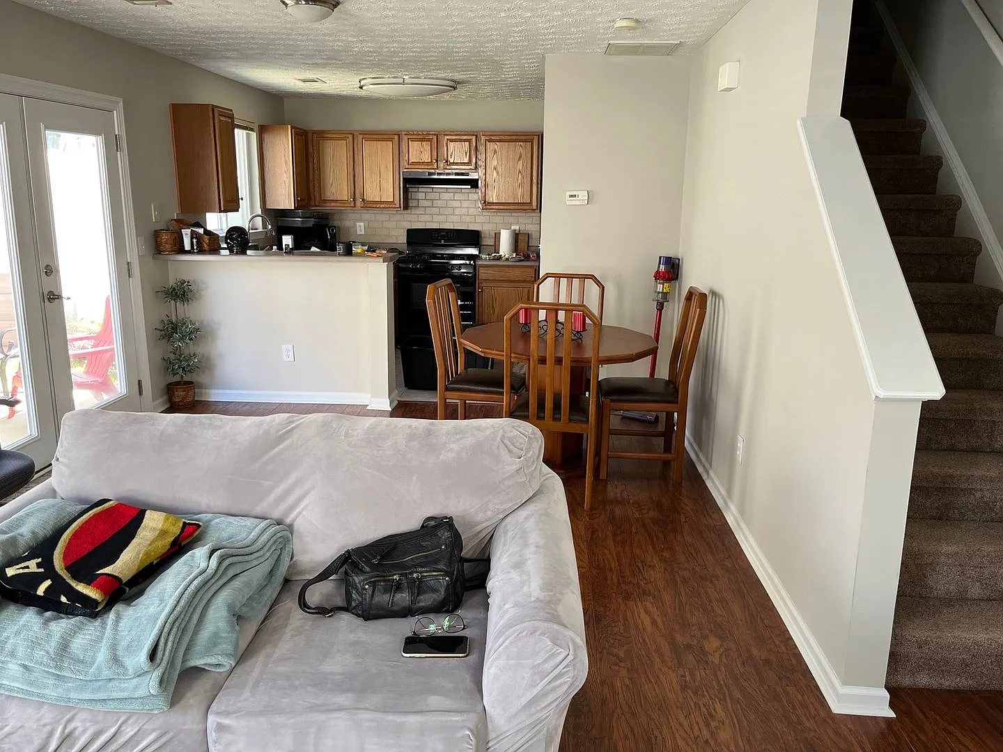 2 Bedroom Single Family Home in Woodstock — Photo 3