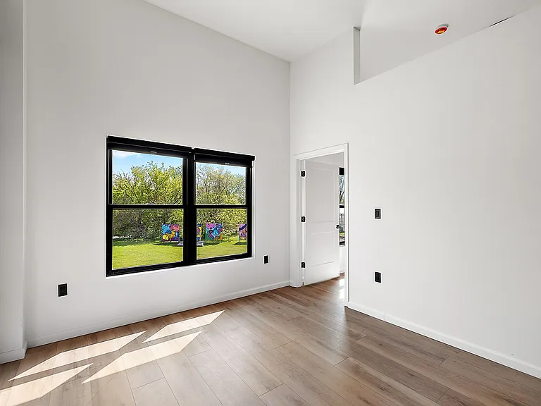 9301 Oakland Ave — Photo 23