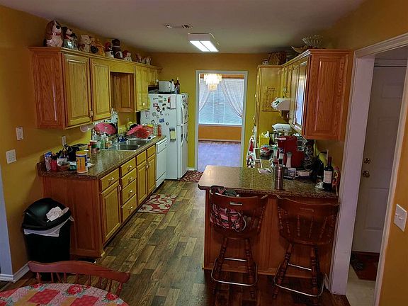 5th image of 409 S Bryson St