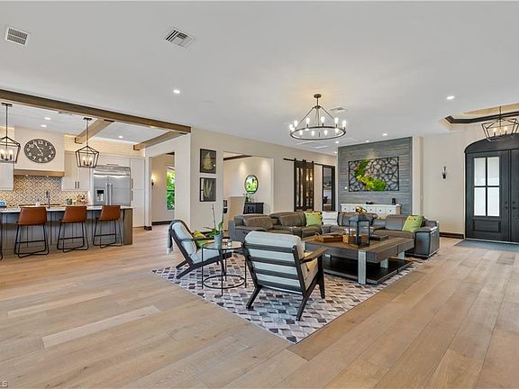 5th image of 3978 W Riverside Dr