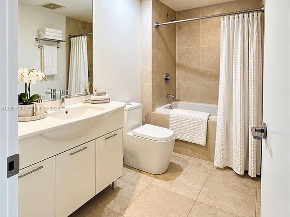 4th image of 475 Brickell Ave APT 4910