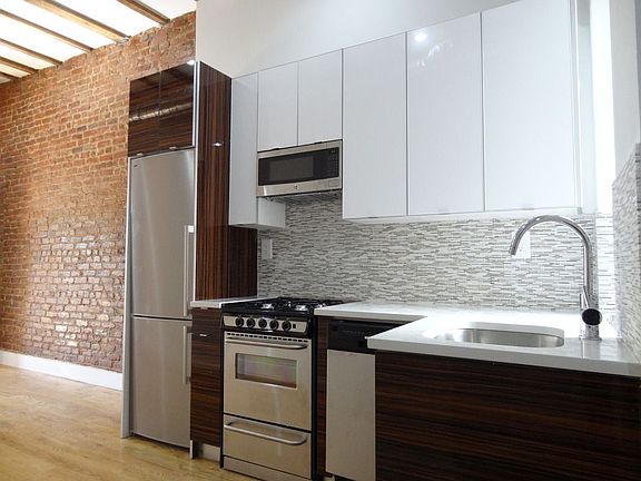3rd image of 897 Saint Johns Pl #3