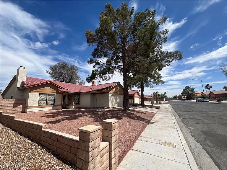 4348 Apex Dr — Photo 2