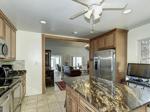 4th image of 10604 Belmont Blvd