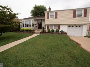 1011 Larkspur St, Philadelphia, PA 19116