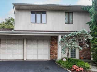 2134 Vine Dr, Merrick, NY 11566