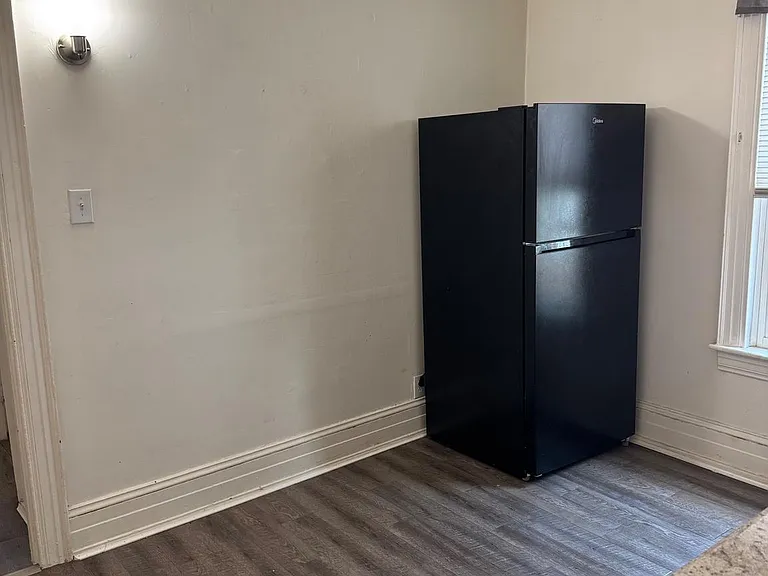 668 E Market St #2 — Photo 6