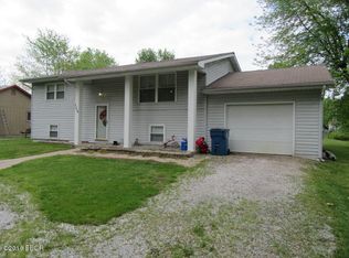 1504 Harlan Rd, Mount Vernon, IL 62864