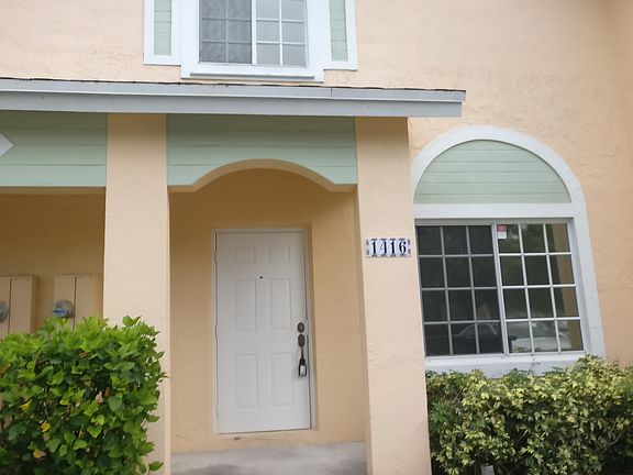 2nd image of 1416 SW 47th Ave
