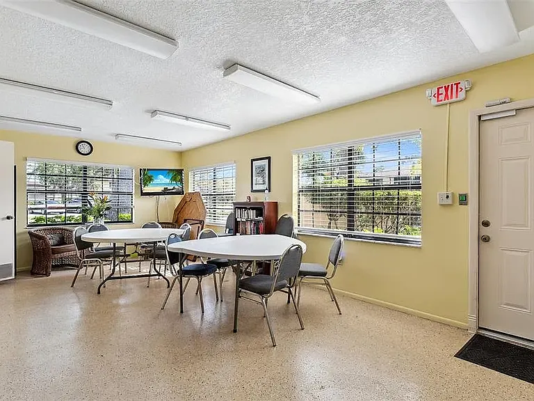 19505 Quesada Ave — Photo 30