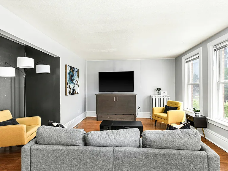 209 E 3rd St #211 — Photo 7
